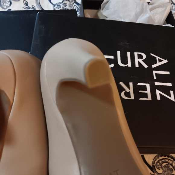 Naturalizer Taupe Heels size 8 - Picture 2 of 6